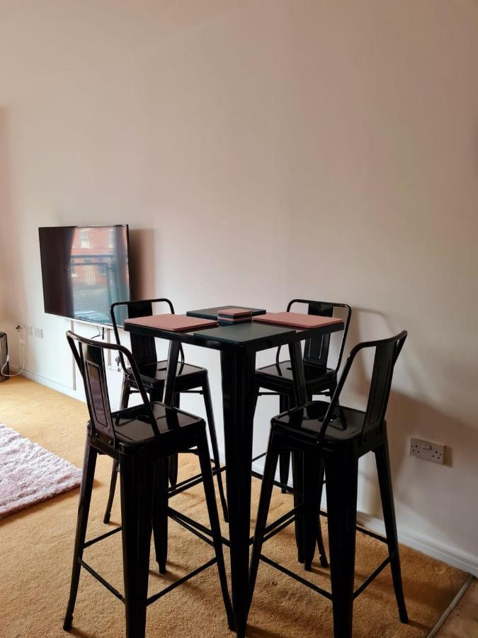 Emerald Blossom-Central Warrington, Luxurious Yet Homely, Wifi, Secure Parking Exterior photo